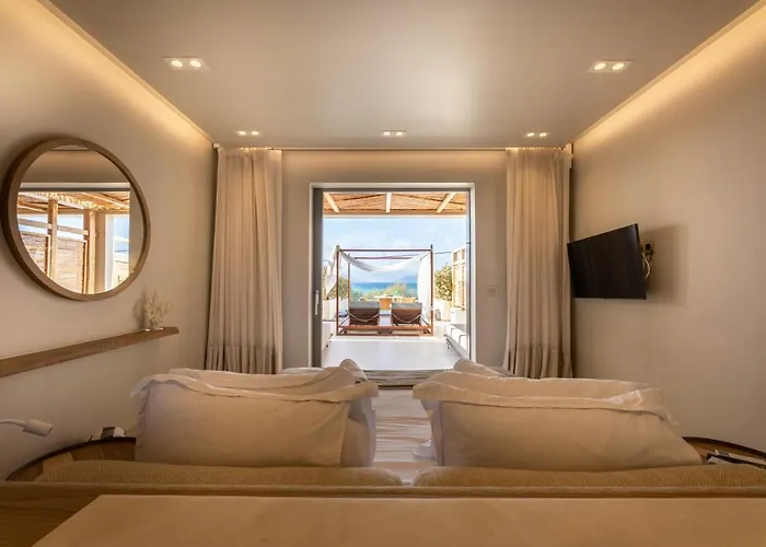 Avgoustos Naxos * Agia Anna (Naxos)